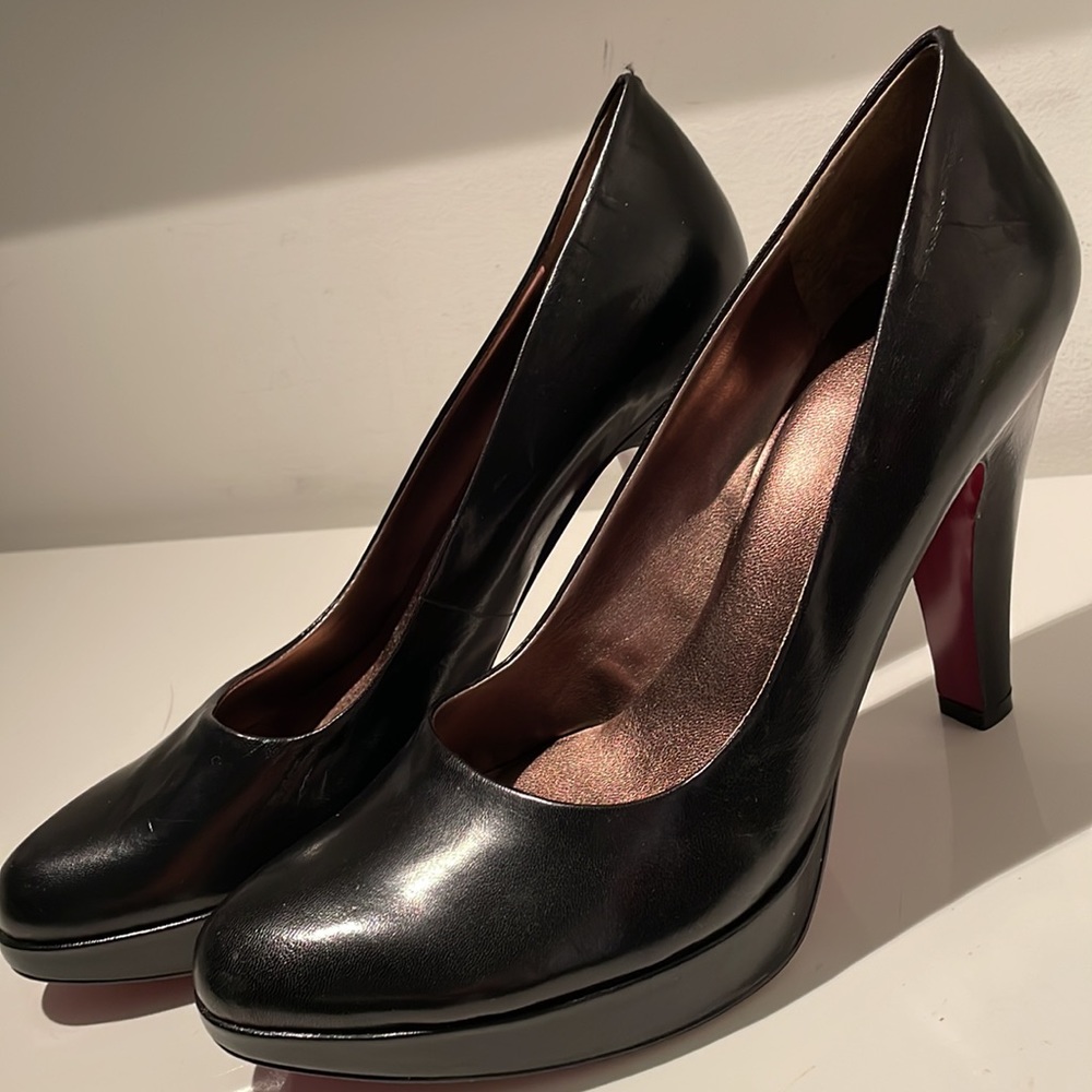 MARC FISHER BRAND NEW BLACK LEATHER PLATFORM HEELS